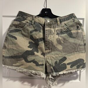 Topshop Green Camo Women's Cargo Shorts